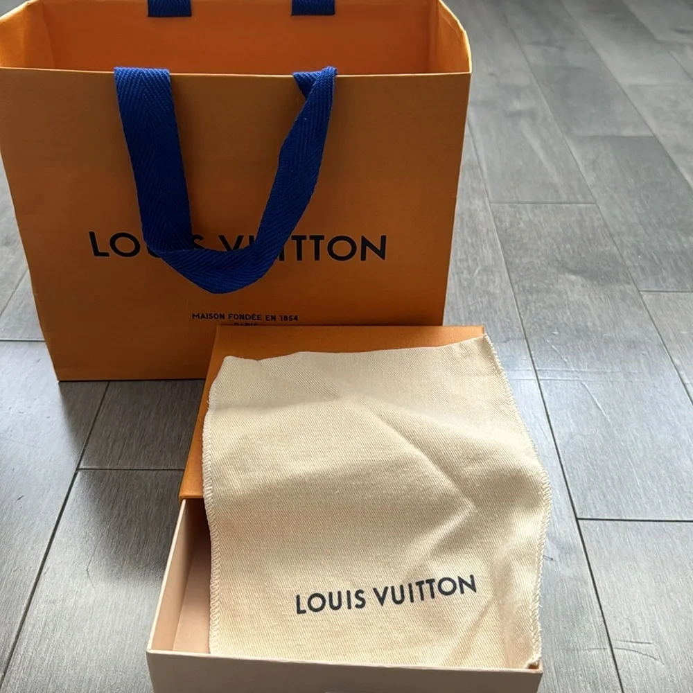 Louis Vuitton Zoé Wallet - Picture 5 of 5